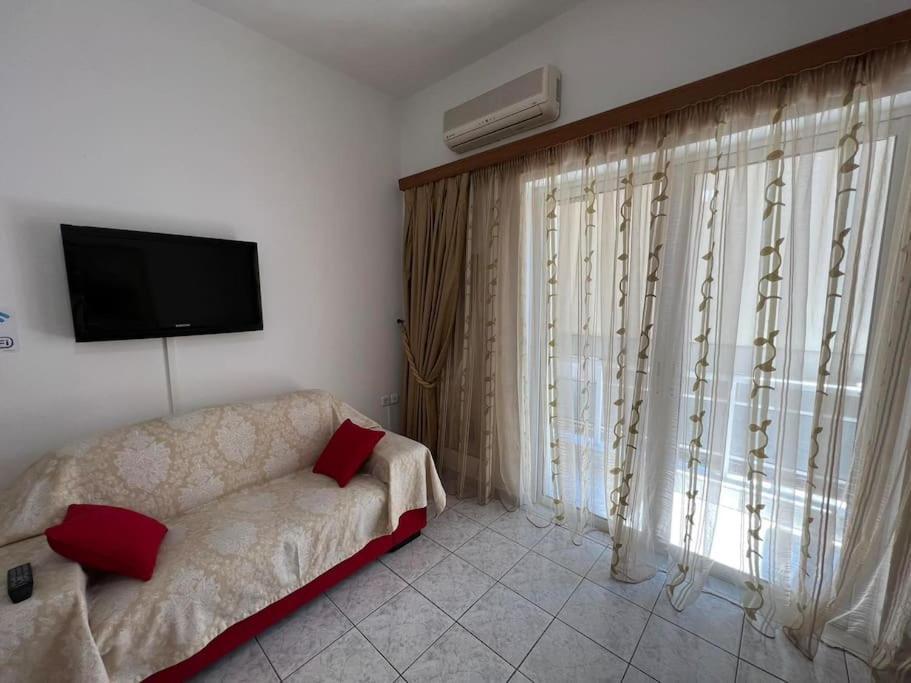 Local Apt Near City Lights 2 Kandiye Dış mekan fotoğraf